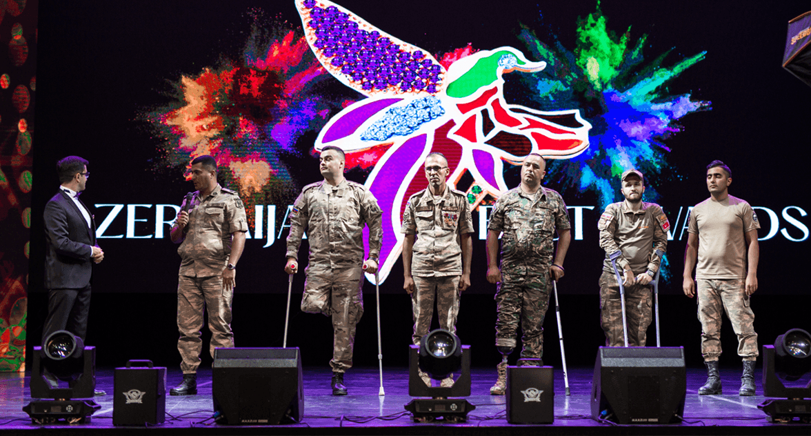 İydə Perfumery "Xarıbülbül" mükafatının təqdimatında.